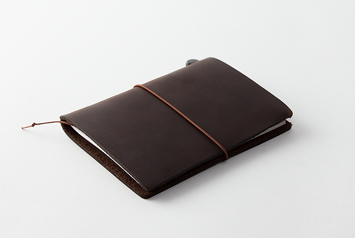 Books Kinokuniya: TRAVELER'S notebook Starter Kit <Passport Size