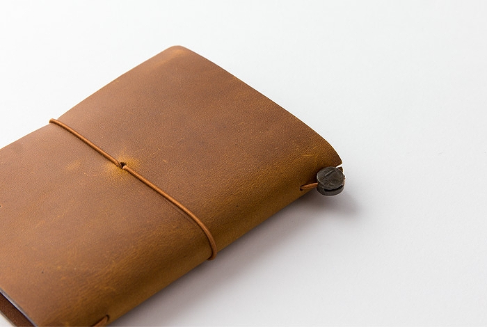 Books Kinokuniya: TRAVELER'S notebook Starter Kit <Passport Size