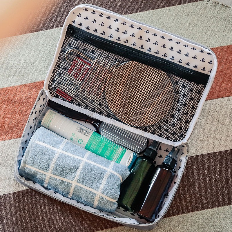 Books Kinokuniya: 初代PlayStationの原寸大マルチポ−チ