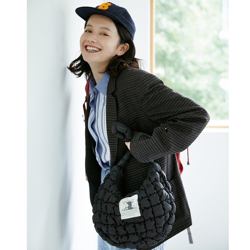 Books Kinokuniya: SNOOPY quilting bag
